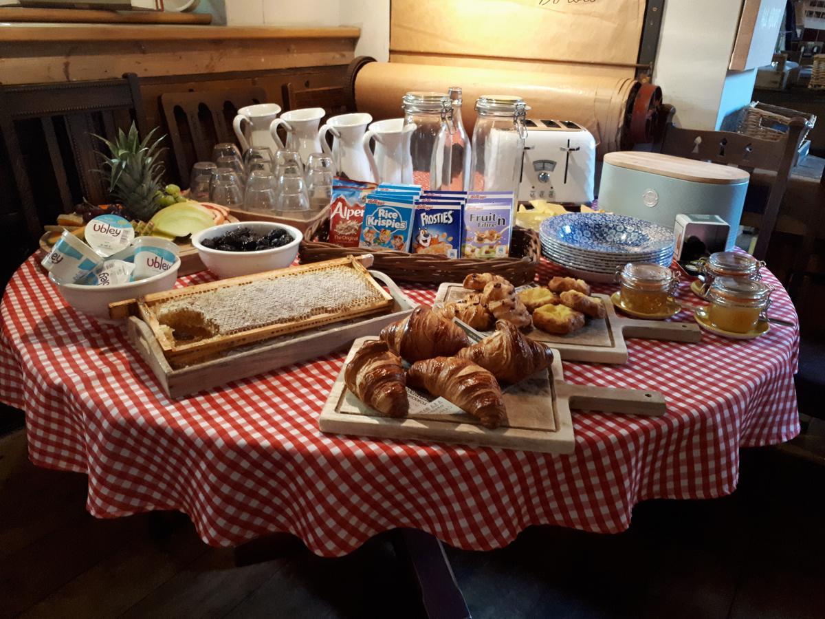 1777. At The Albion 4* Wimborne Minster